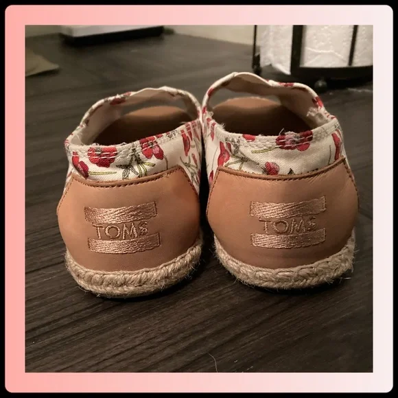 Toms - Picture 3 of 6